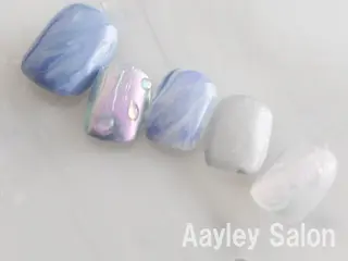 ミディアム カラー ネイル Aayley(アイリー)Salon所属・Aayley アイリ―サロンのネイルデザイン