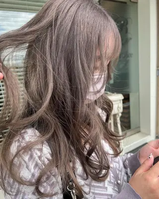 カラー 早川 真幸のヘアスタイル