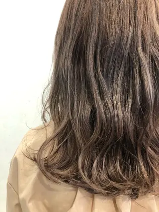 セミロング カラー 丸山 明日香のヘアスタイル