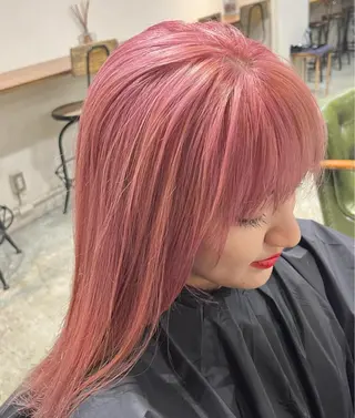 カラー ヘアアレンジ 森田翔斗 顔周りレイヤーのヘアスタイル