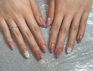 ネイル VIERU 🌈🎀💖のネイルデザイン