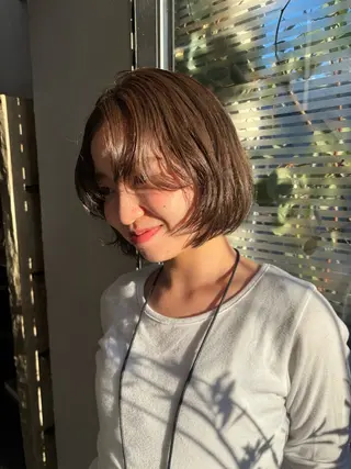 ショート 響　インナーカラー イヤリングカラーのヘアスタイル