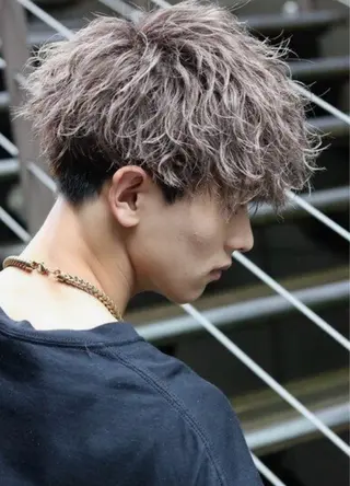 ショート カラー パーマ ヘアアレンジ メンズ ❤️可愛いハイトーン を造る❤️AKIRAのヘアスタイル