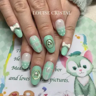 ネイル LOUISE CRYSTALのネイルデザイン