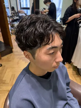 ショート パーマ メンズ 溝口 槙里也のヘアスタイル