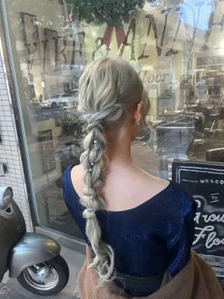 ヘアアレンジ デザインカラー/ ブリーチ/コーンロウのヘアスタイル
