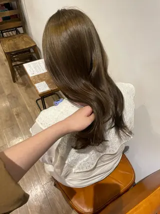 ロング Megu/ベージュ/ 透明感カラーのヘアスタイル