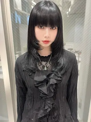 ロング ウルフカット／吉村 桃子のヘアスタイル