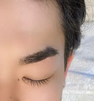 アイブロウ 小峰 利樹のマツエク・マツパデザイン