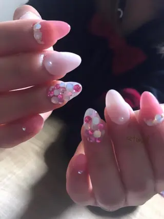 セミロング ネイル ツメトマツゲ .のネイルデザイン