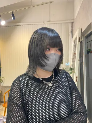 ミディアム 原宿美容師 iLe. tae ハイトーンのヘアスタイル
