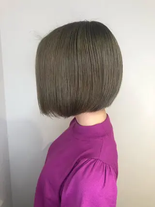ミディアム カラー ウルフカット／吉村 桃子のヘアスタイル