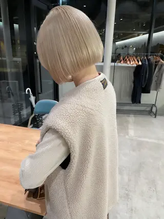 ショート カラー ヘアアレンジ ミニボブ/ブリーチ 🌈MISATOのヘアスタイル