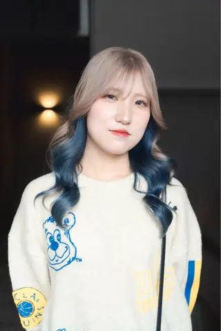 ロング カラー 井上 力のヘアスタイル