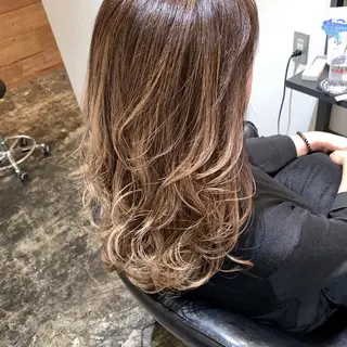 ロング カラー UMEDA FIGAROのヘアスタイル