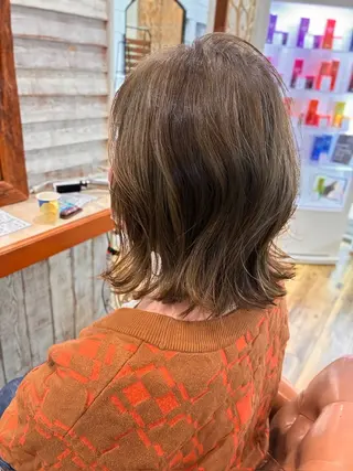 ミディアム カラー 秋田 弥生のヘアスタイル