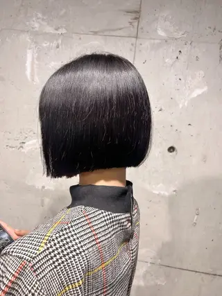 ショート カラー 僕なら縮毛矯正してて もブリーチできますのヘアスタイル