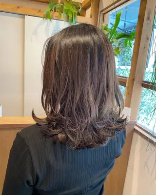 セミロング ENIF ヤマグチアツコのヘアスタイル
