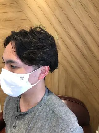 ショート パーマ メンズ 鈴村 大介のヘアスタイル