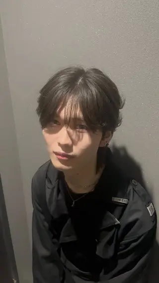 ミディアム メンズ ニュアンス/フェザー /ウルフ/伶馬のヘアスタイル