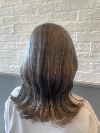 ミディアム カラー ヘアメイクアース所属・片桐 美咲のヘアスタイル