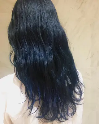 ロング カラー 荒木 依莉亜のヘアスタイル