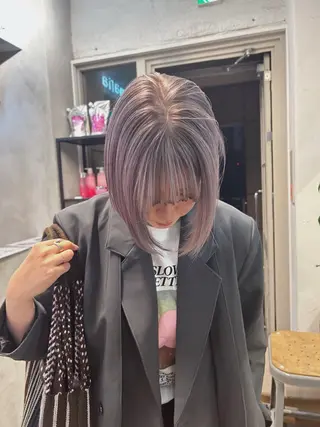 ショート カラー ハイトーンボブ 前田 表参道　グレージュのヘアスタイル