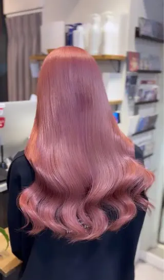 ロング カラー 菜々🫧新宿 透明感ケアブリーチのヘアスタイル