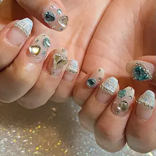 ミディアム ネイル H🌺 NAILのネイルデザイン