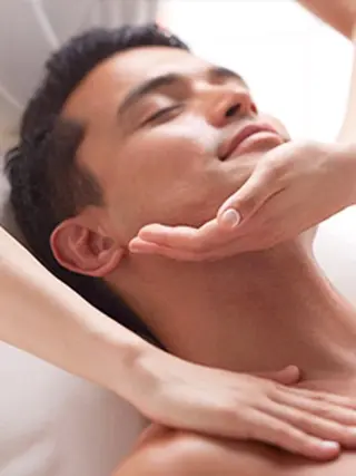 メンズ NARIS beautysalon 所属・Takahashi  Hiromiのエステ・リラクイメージ