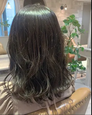 ミディアム カラー 🪞Unge チヒロ 女性限定のヘアスタイル