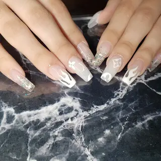 ミディアム ネイル クロキ 。のネイルデザイン