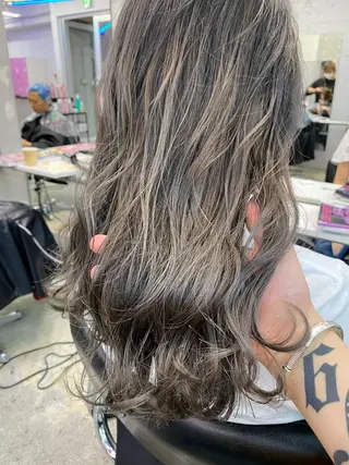 ミディアム カラー ☘️ブリーチ/ハイト ーン/レイヤー/のヘアスタイル