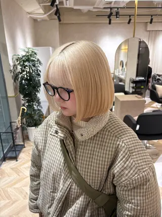 ショート 🩶ハイトーン🖤 URARAのヘアスタイル