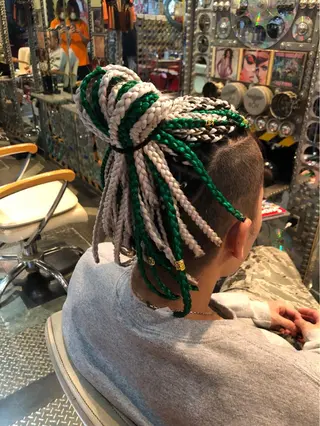 セミロング カラー haco+所属・🌈派手髪エクステ ブレイズ🌈ひろとのヘアスタイル