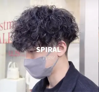 ショート パーマ メンズ sunc所属・ハイトーン/ブリーチ /ダブルカラーのヘアスタイル