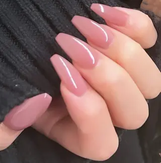 Blue Reef 新宿店所属・R nail アミのネイルデザイン