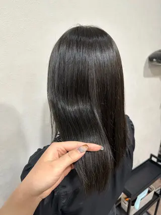 セミロング カラー 亀井 結夏のヘアスタイル