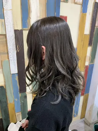 カラー 嶋村夏実🌼レイヤー 🌸白髪ぼかしのヘアスタイル