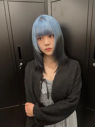 セミロング TAKUMI ハイトーン/ウルフのヘアスタイル