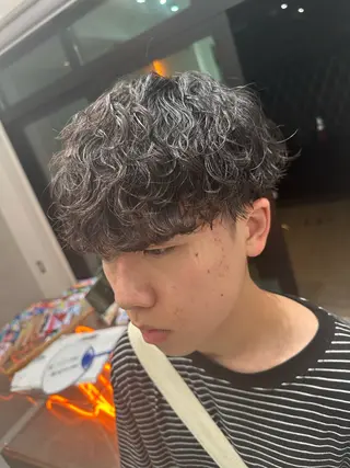 パーマ メンズ fifth 安次富　泰雅のヘアスタイル