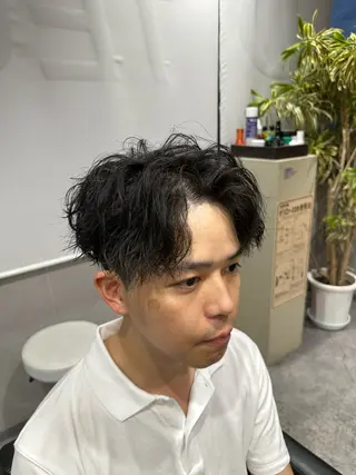 ミディアム パーマ ヘアアレンジ メンズ Gray by NYNYのヘアスタイル