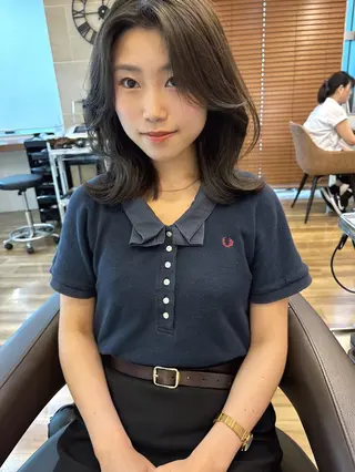 ミディアム カラー レイヤーカット /透明感/千葉怜寿のヘアスタイル