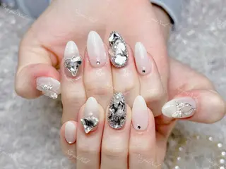 ネイル 🦋 Queenieのネイルデザイン