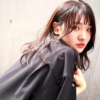 セミロング カラー ヘアアレンジ ⭐️𝑭𝑰𝑳𝑴𝑶𝑹𝑴𝑨𝑳𝑬⭐️【フィルモルメール】所属・トレンドヘア🩶 艶髪🩶yoshiのヘアスタイル