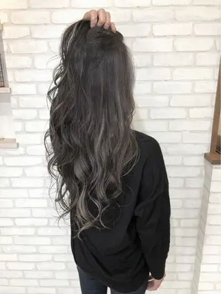 ロング カラー ヘアアレンジ ハイトーン/韓国風 🤍Nacchi🐈のマツエク・マツパデザイン