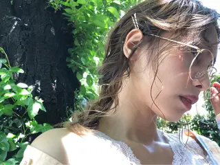 ミディアム ヘアアレンジ 顔周りレイヤー/韓国 ブリーチminamiのヘアスタイル