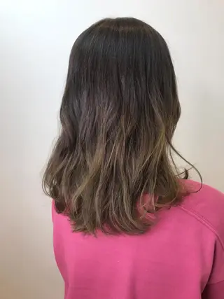セミロング カラー 湯浅 了一のヘアスタイル