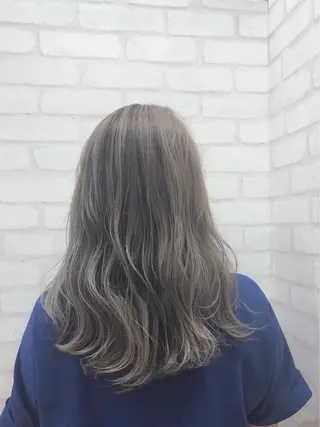 ミディアム 若山 敦のヘアスタイル