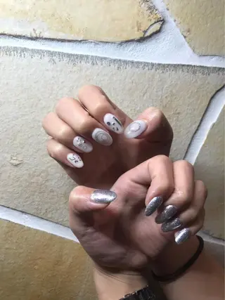 ネイル 指名支持率NO.1 スタイリストのヘアスタイル